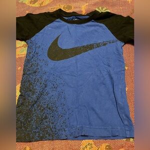 Young boys Nike tee